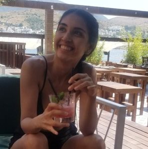 Meet your Posher, Ayten